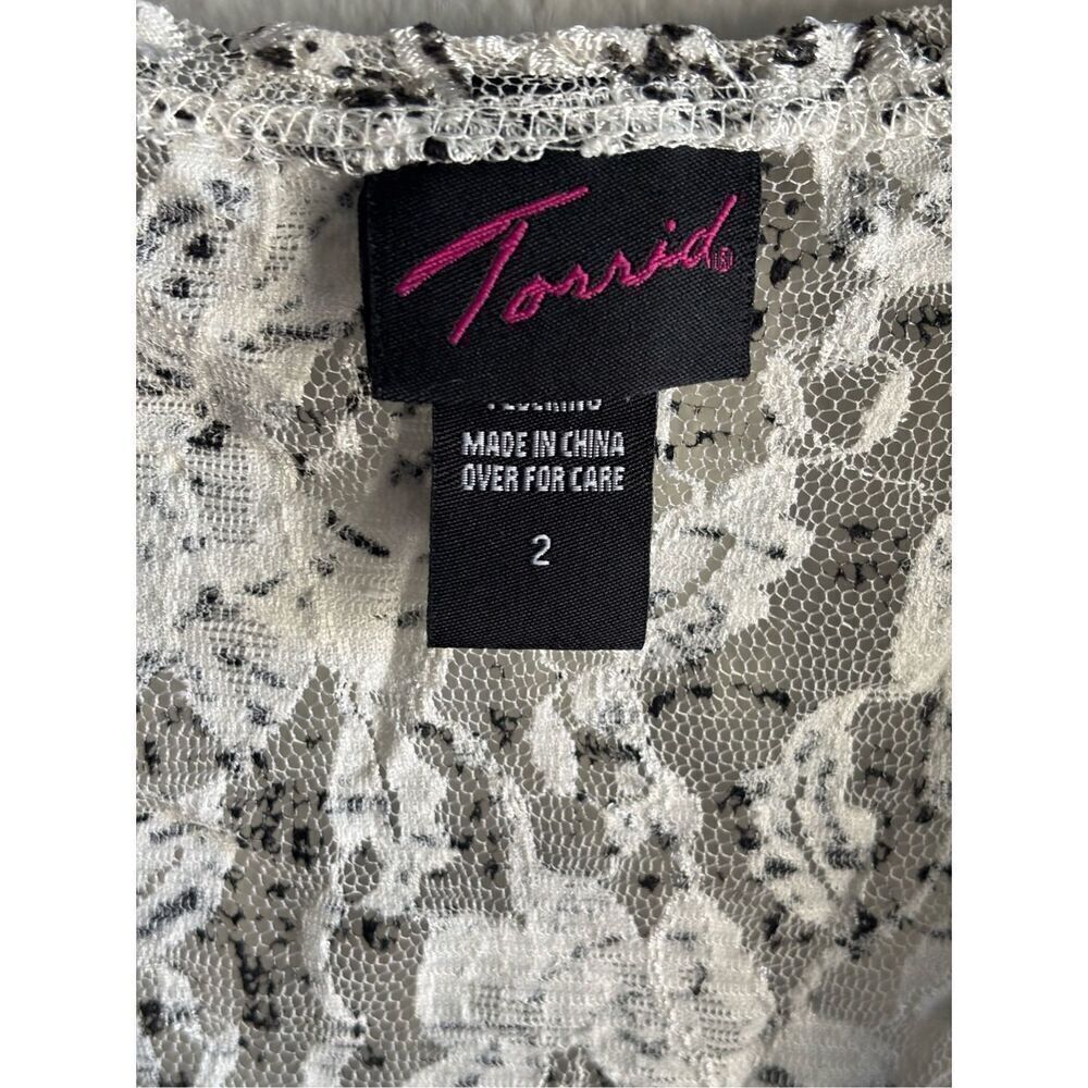 ❤️Torrid Lace Sheer Top - Picture 2 of 4